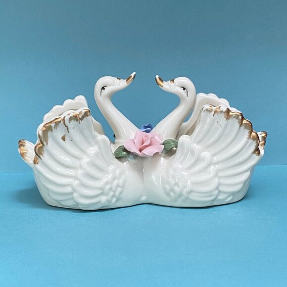 Stunning Porcelain Double Swan Dish - Picture 3 of 6